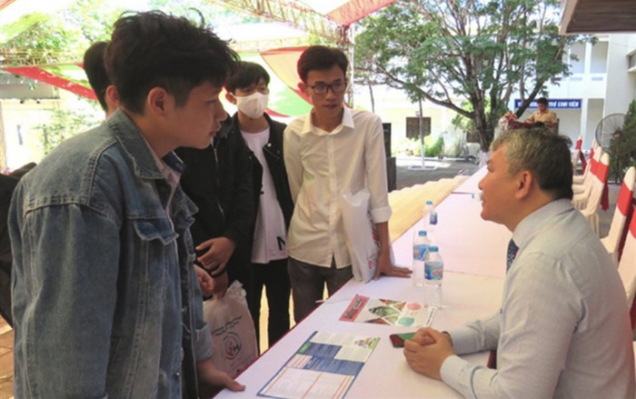 Sinh viên năm cuối khủng hoảng, lo thi tốt nghiệp vì học trực tuyến kéo dài Ảnh 2