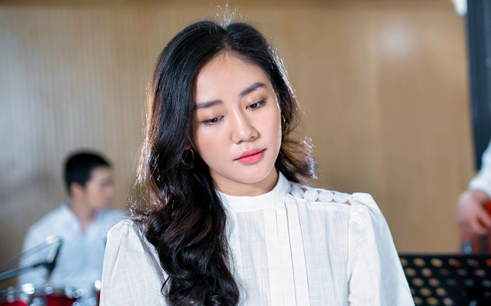 Văn Mai Hương: 'Tôi không bao giờ quên những ngày tháng đi học trong nước mắt' Ảnh 2