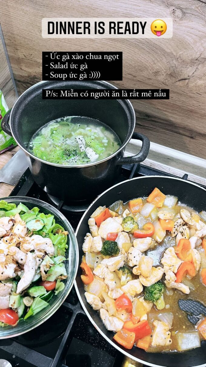 Bữa ăn ngon được chế biến từ nguyên liệu chính là ức gà được Yến Xuân chia sẻ.