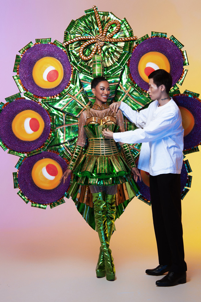 Cận cảnh National Costume 'Ai Tét Hônggg' của Kim Duyên, fan tấm tắc khen ngợi siêu phẩm có 1-0-2 Ảnh 13