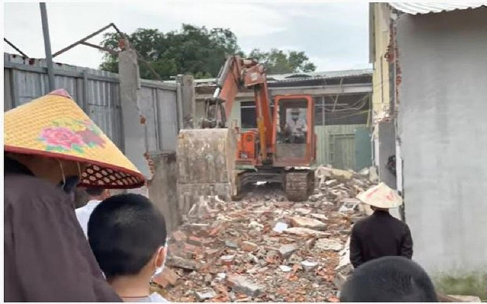 Lan truyền loạt ảnh Tịnh Thất Bồng Lai bị đập phá tan tành, 'thầy trò' chỉ đứng nhìn, thực hư ra sao? Ảnh 2