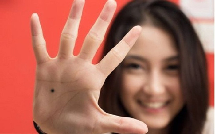 Ai sở hữu 6 nốt ruồi 'vàng mười' này trong bàn tay, công danh chói lọi, tiền tiêu cả đời không hết Ảnh 2