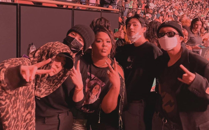 Vừa đến Mỹ không lâu, BTS kéo nhau 'quẩy tung' concert Harry Styles Ảnh 2