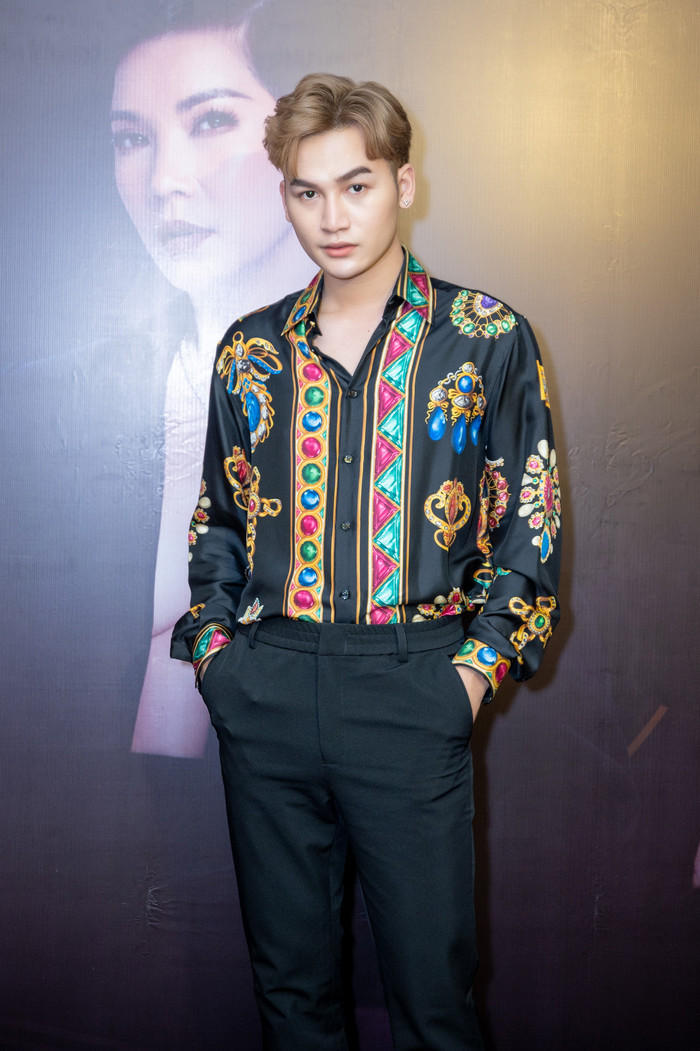 Ali Hoàng Dương xuất hiện bảnh bao, điển trai. 