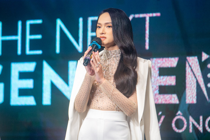 Lần tái xuất này của Hương Giang trước công chúng nhận được nhiều sự quan tâm. 