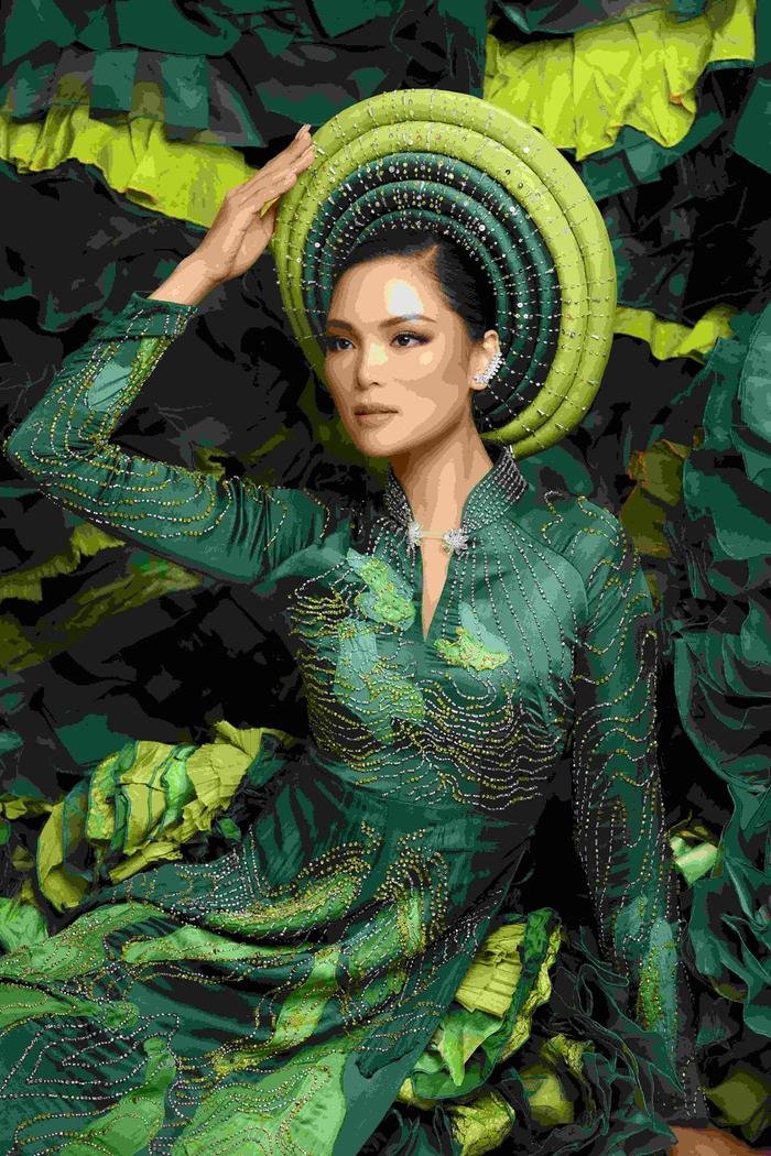 Trước giờ G chung kết Miss Earth 2021: Vân Anh khoe vẻ đẹp sắc sảo với Trang phục dân tộc cầu kỳ Ảnh 4