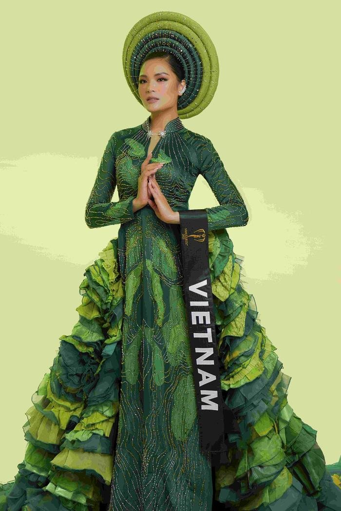 Trước giờ G chung kết Miss Earth 2021: Vân Anh khoe vẻ đẹp sắc sảo với Trang phục dân tộc cầu kỳ Ảnh 2