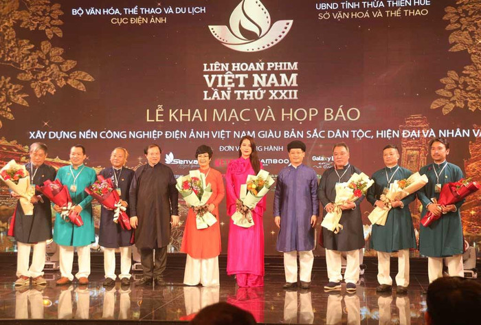 'Mắt biếc' đoạt giải Bông Sen Vàng, 'Bố già' - 'Gái già' thắng lớn tại LHP Việt Nam 2021 Ảnh 1