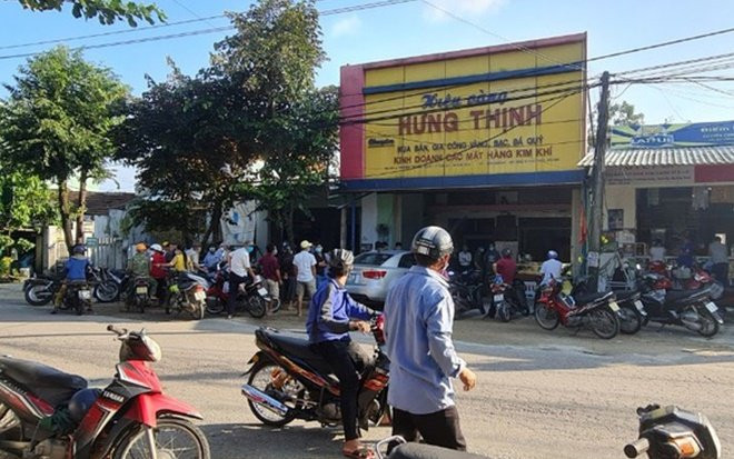 Nam thanh niên dùng tiền âm phủ vờ mua vàng rồi giật vàng bỏ chạy Ảnh 2