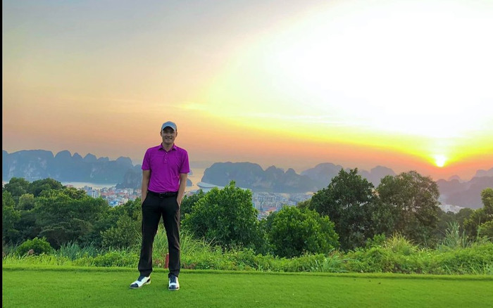 Công Vinh bất ngờ xuất hiện sang chảnh ở sân golf, tự nhận mình 'anh đẹp trai' Ảnh 2