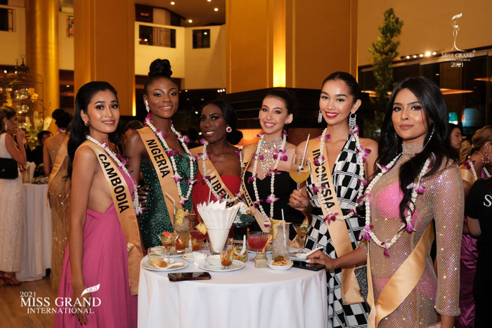 Miss Grand Malaysia khiến fan quê nhà tức giận vì chiếc váy mặc như không Ảnh 3