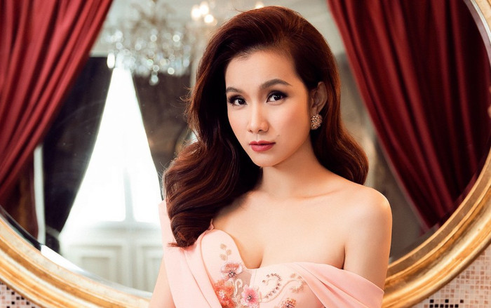 Tượng đài nhan sắc như Hoa hậu Thùy Lâm vẫn khiến fan ngã ngửa khi tiêm cằm, chỉnh sửa sắc đẹp Ảnh 2