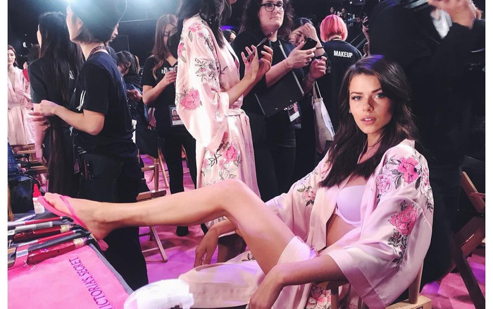 Hậu trường Victoria's Secret có gì mà mày râu tò mò, phái đẹp ao ước? Ảnh 2
