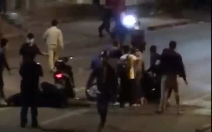 Clip: Vây bắt hơn 40 'quái xế' đua xe, lạng lách đánh võng gây náo loạn đường phố Hà Nội Ảnh 2