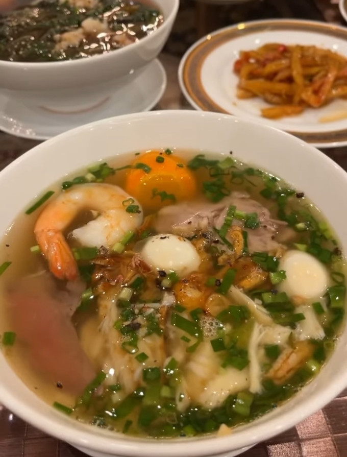 Hủ tiếu với nước dùng thơm ngon, hải sản tươi ngọt được Tiên Nguyễn chia sẻ trên trang cá nhân.