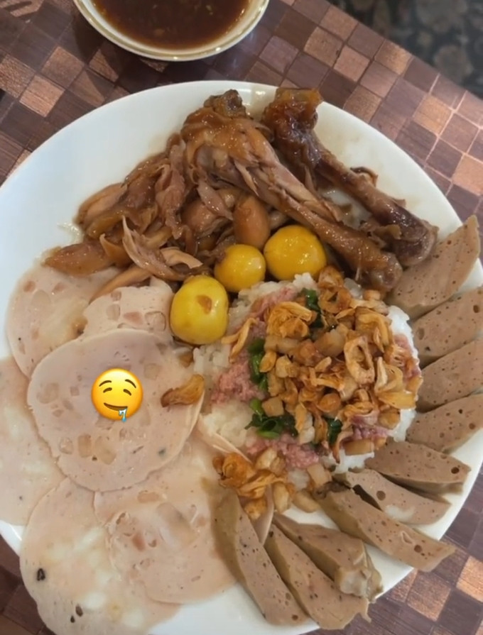 Món bình dân khiến Tiên Nguyễn thỏa mãn đam mê, đối với cô đồ ăn thuần chất Việt Nam ngon hơn bất cứ loại đồ Âu đắt đỏ nào.