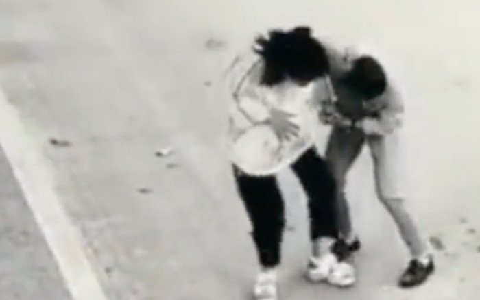 Vợ nguy cấp trở dạ sắp sinh con và hành động của anh chồng giữa phố khiến triệu người 'chết lặng' Ảnh 2