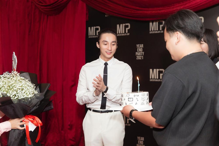 Hình ảnh mới nhất của nam ca sĩ gốc Thái Bình.&nbsp;