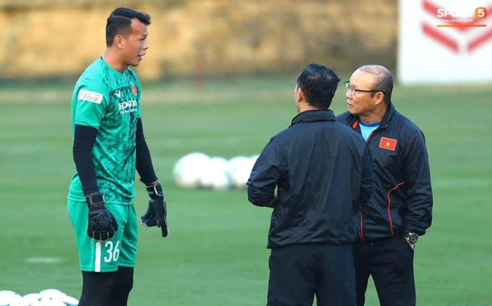 Ông Park được ví với Sir Alex sau khi ra tay 'chỉnh đốn' Tấn Trường Ảnh 2