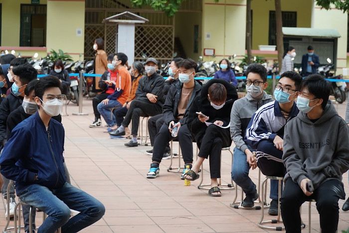 Ảnh: Bắt đầu tiêm chủng đại trà vaccine phòng Covid-19 cho học sinh THPT ở Hà Nội Ảnh 3