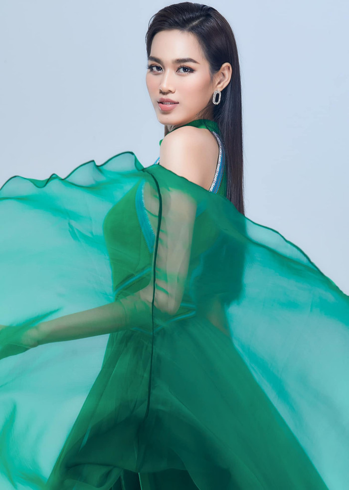 Đỗ Thị Hà xinh như hoa với váy hồng, xanh đậm màu 'phong thủy' Miss World Ảnh 10