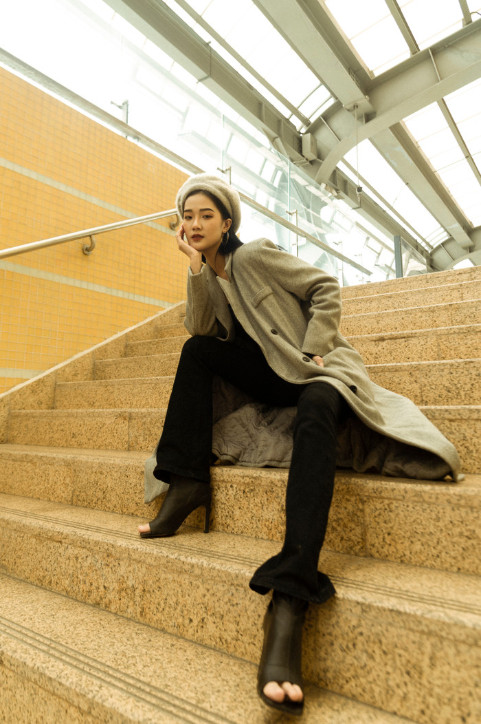 Trang Anh như nàng thơ hoài cổ với tone màu xám cuốn hút