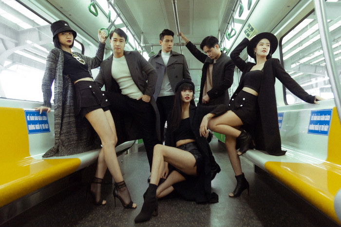 Cô chia sẻ, việc chụp những bộ hình như cách để rèn luyện khả năng trước ống kính trong thời điểm dịch bệnh không có nhiều show diễn.