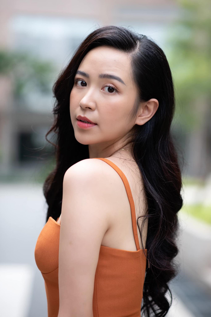 Kim Oanh ngoài đời sở hữu nhan sắc hiền dịu.