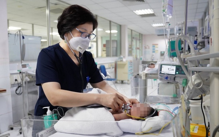 Bé sơ sinh 2 ngày tuổi nhập viện khẩn cấp vì uống sữa pha… sái thuốc phiện Ảnh 2