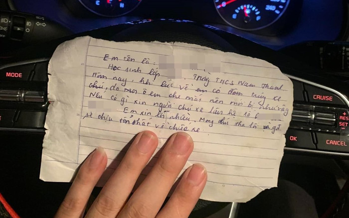 Đâm trúng xe ô tô khi đi dưới trời mưa, hành động của nam sinh lớp 8 nhận về vô số lời khen ngợi Ảnh 2