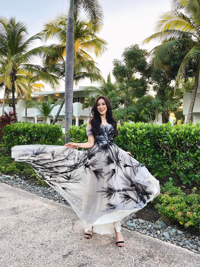 Đỗ Thị Hà bồng bềnh với đầm công chúa, chia sẻ hoàn thành tốt phần thi tài năng Miss World Ảnh 4