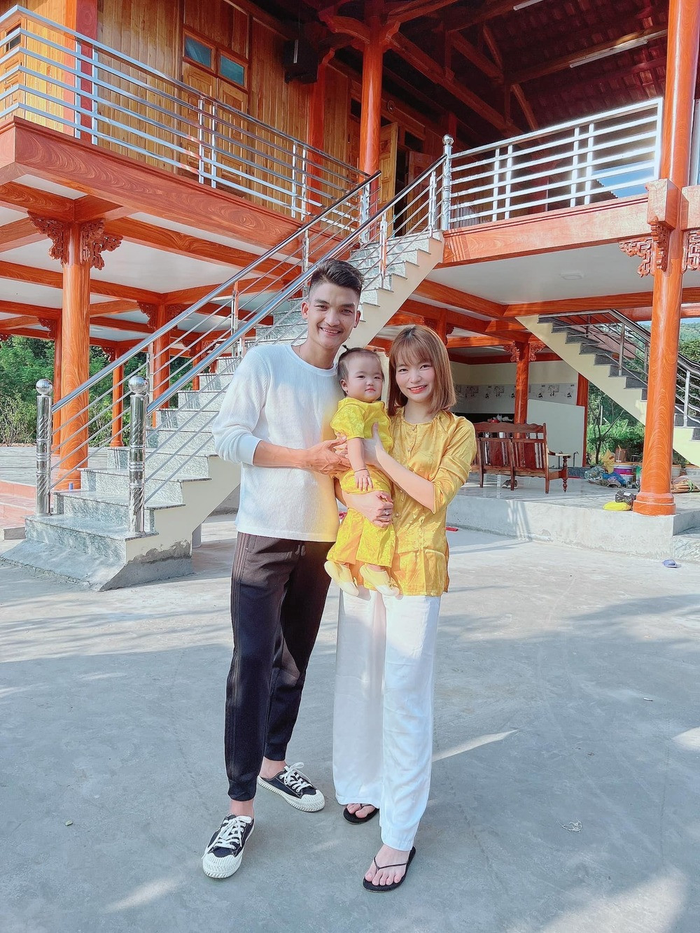 Dân tình trầm trồ trước món quà mà Mạc Văn khoa dành tặng cho bố mẹ.