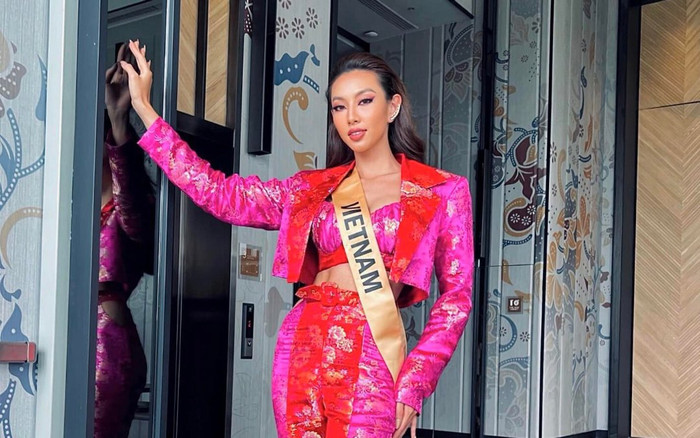 Thùy Tiên ghi điểm cực mạnh tại vòng phỏng vấn kín với set suit hồng quyền lực mà siêu gợi cảm Ảnh 2