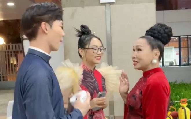 NSND Bạch Tuyết nhắn nhủ 'ruột gan' với Erik và Phương Mỹ Chi sau khi xem ca khúc top 1 trending YouTube Ảnh 2