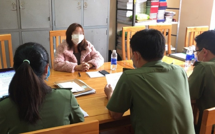 'Nổ' tự chế được 'nước bảy màu' trị được Covid-19, người phụ nữ bị xử phạt 7,5 triệu đồng Ảnh 2