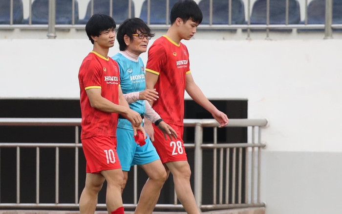 Vì sao Công Phượng và Hoàng Đức phải tập riêng với bác sĩ Choi? Ảnh 2