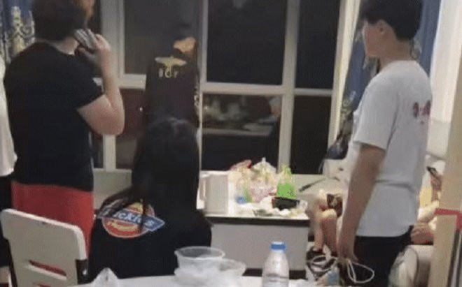 8 nam 1 nữ đột nhập vào phòng tân hôn, ở lì suốt 3 tháng mới bị gia chủ phát hiện Ảnh 2