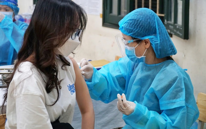 Bắc Giang: 4 học sinh sốc phản vệ sau tiêm vaccine Covid-19, trong đó 2 em được chuyển đến BV Bạch Mai Ảnh 2