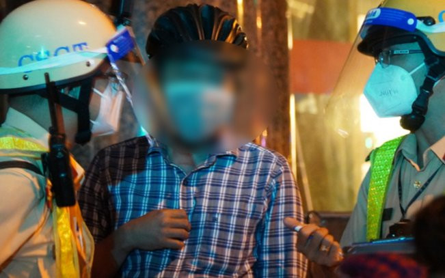 Người đàn ông bị phạt 7 triệu đồng vì lái xe sau khi uống 3 lon bia với bạn sau thời gian dài giãn cách Ảnh 2