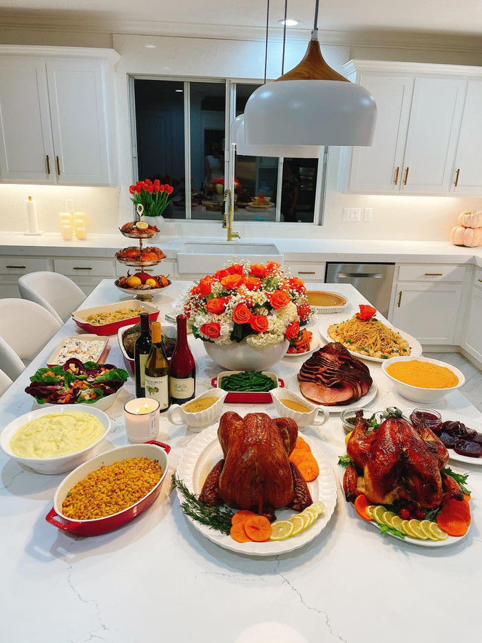 Bữa cơm trong dịp lễ Tạ ơn của Phạm Hương được nấu theo cách truyền thống với những nguyên liệu đặc trưng có từ hàng trăm năm nay.