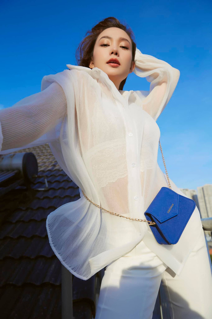 Mặc dù không sở hữu chiều cao nổi bật nhưng Minh Hằng luôn biết cách ghi điểm với lựa chọn đồ thông minh.