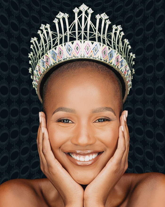 Shudufhadzo Musida sinh năm 1996, cô sở hữu vẻ ngoài nổi bật, nụ cười rạng rỡ.