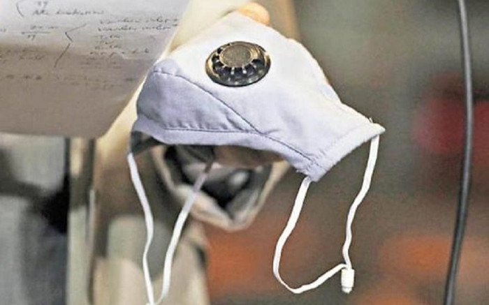 Đeo loại khẩu trang 'ích kỷ' mở cửa lấy cơm, bệnh nhân nhiễm Omicron khiến virus bay sang phòng đối diện Ảnh 2