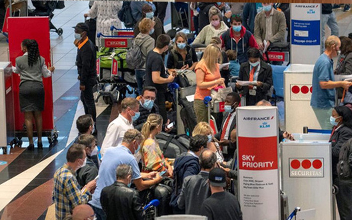 Người nhiễm Omicron có triệu chứng khác thường thế nào? Ảnh 2