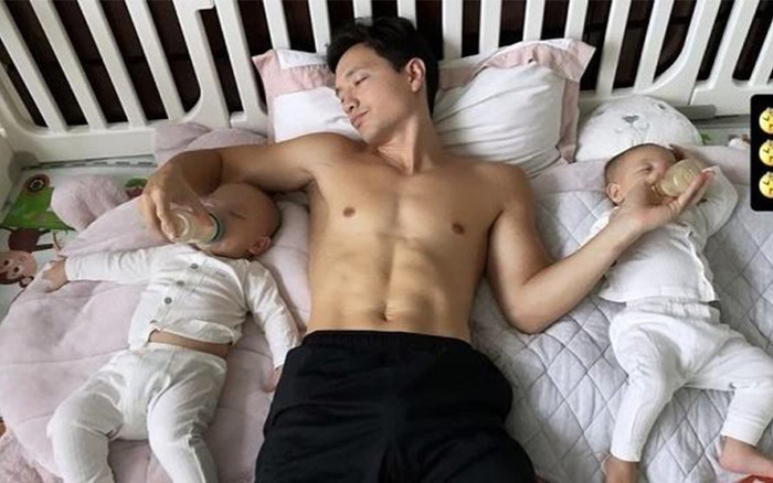 Hà Hồ lần đầu chia sẻ chuyện bắt Kim Lý tập bế con: 'Tôi ngày nào cũng tra tấn anh ấy' Ảnh 2