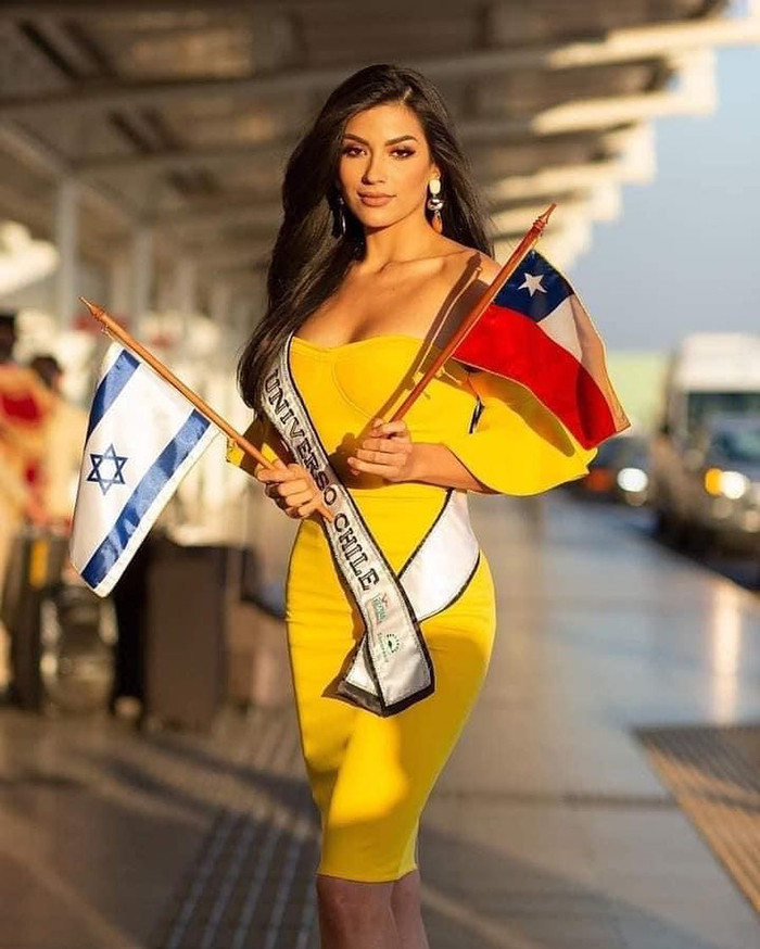 Thời trang lên đường của các đại diện Miss Universe: Kim Duyên nổi bần bật với màu xanh hi vọng Ảnh 10