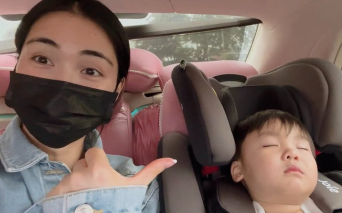 Hòa Minzy bí mật đưa con trai về thăm quê ngoại sau nửa năm xa cách, câu nói bé Bo chiếm spotlight hơn cả Ảnh 2