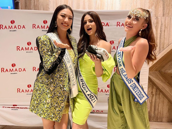 Ngay ngày đầu tiên, Kim Duyên đã chứng tỏ gout thời trang thông minh, hiện đại. 