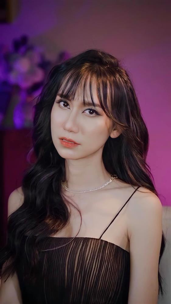 Lối trang điểm ngọt ngào Tuy nhiên lại không quá đặc sắc, ấn tượng. 