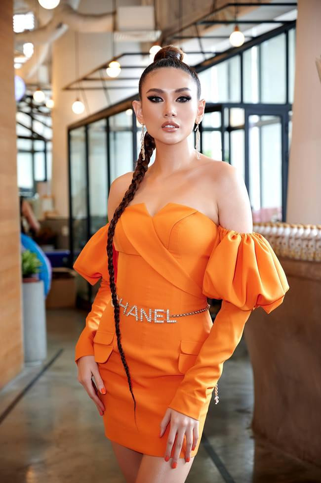 Nhiều fan quen thuộc của Lynk Lee phải 'dụi mắt' mới nhận ra nữ ca sĩ.